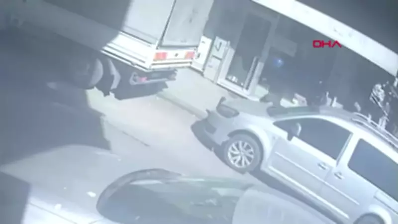 Sultangazi'de Kuyumcu Soygun Girişiminin Yeni Görüntüleri Ortaya Çıktı