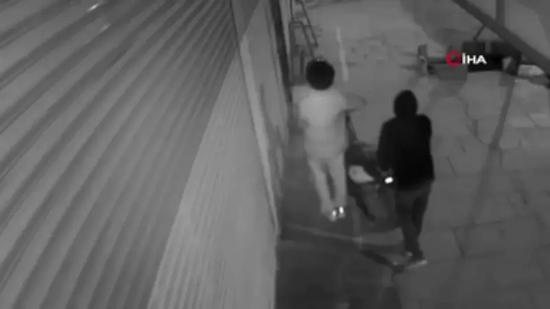 Sultangazi'de Kuyumcu Soygunu Girişimi: Kameraya Yansıyan Dehşet Anları