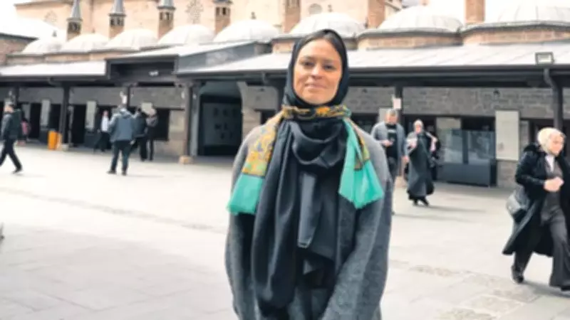 İsviçreli Pazarlama Uzmanı Tiffany Larson, Müslüman Arkadaşlarından Etkilenerek İslam'ı Seçti