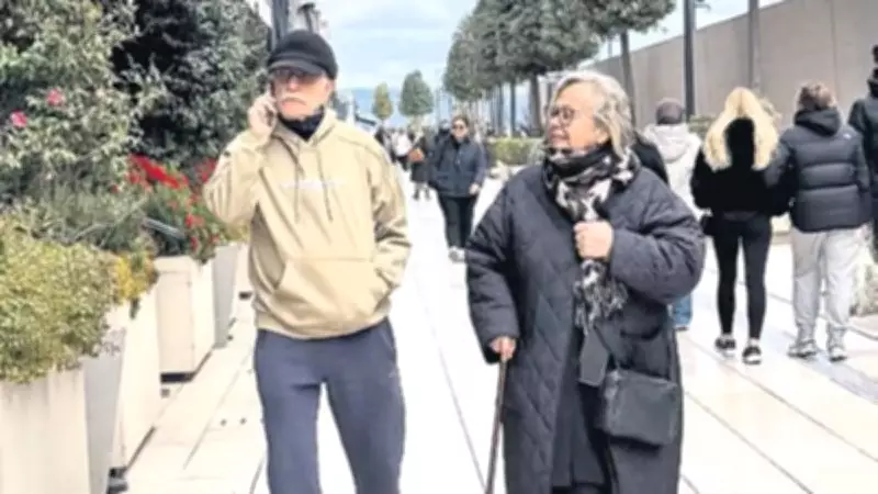 Tamer Levent Karaköy'de Görüntülendi: Güzel Havayı Değerlendirdi