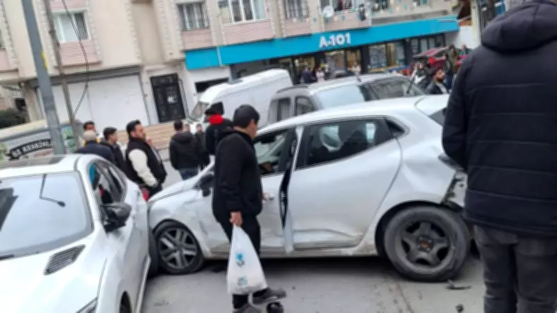 Tartışma Trafikte Kaza ile Sona Erdi: Ehliyetsiz Sürücü ve Saldırgan Gözaltında