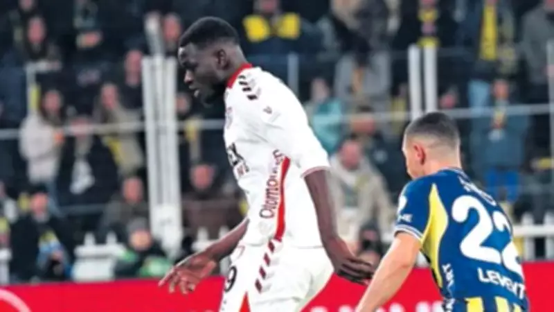 Tedesco 61'de Hamlesiyle Döndü: Fenerbahçe'de Savunma Değişikliği