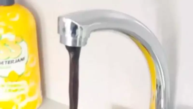 Tekirdağ'da Musluklardan Çamur Aktı: Vatandaşlar Büyükşehir Belediyesi'ne İsyan Etti