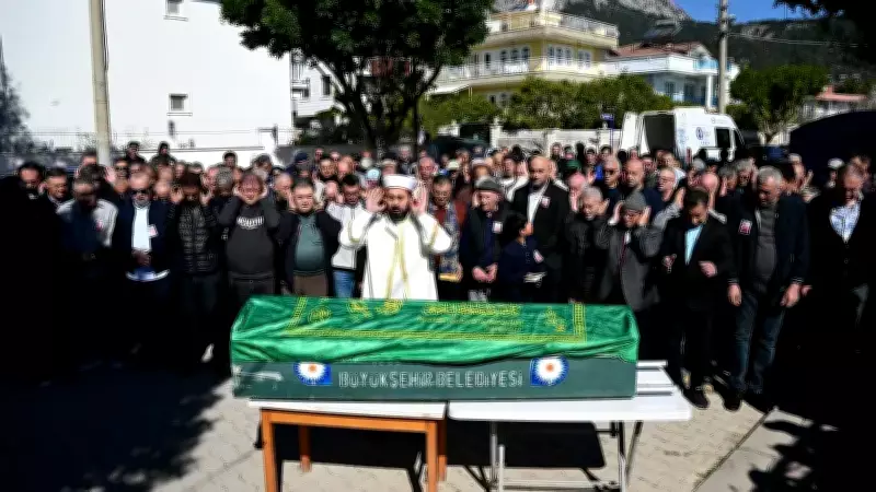 Teknik Direktör Engin Fırat'ın Cenazesi Antalya'da Toprağa Verildi