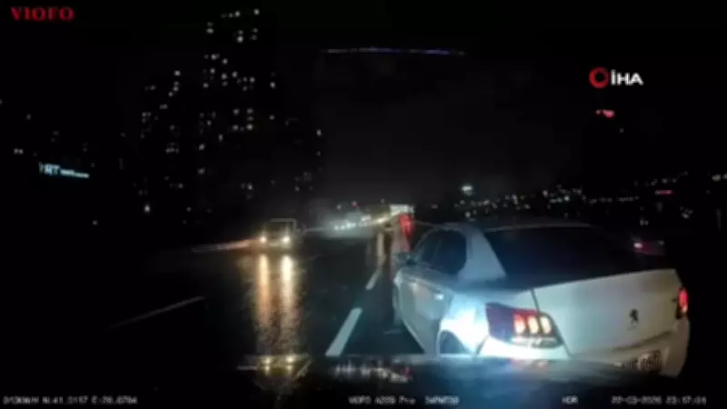 TEM Otoyolunda Direksiyon Hakimiyeti Kaybı: İki Araç Çarpıştı, Anlar Kamerada