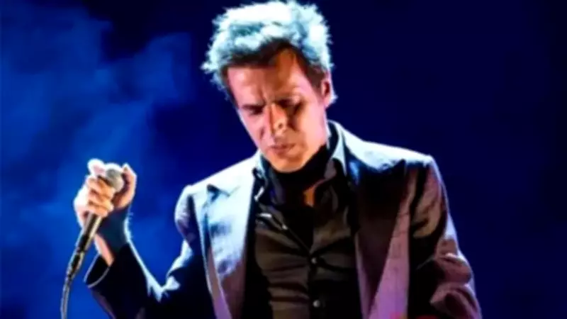 Teoman'ın Konser Performansı Sosyal Medyada Olay Oldu: '5 Bin Liram Sahnede Can Çekişiyor'