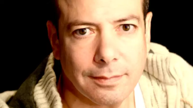 Tiyatro Sanatçısı Canberk Uçucu, 57 Yaşında Hayatını Kaybetti