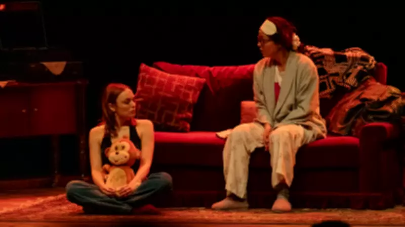 Tülin Özen ve Nilperi Şahinkaya 'Ballı Süt' Oyununda Seyirciyle Buluştu