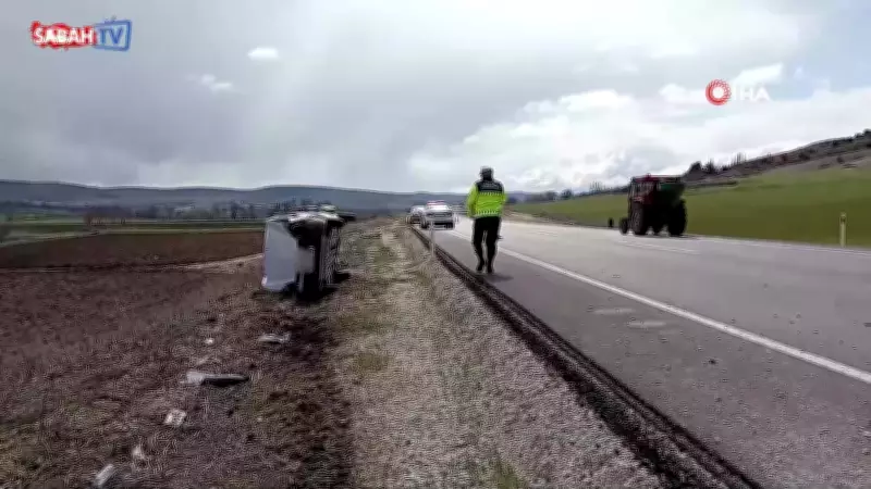 Tokat Artova'da Otomobil Devrildi: 3 Kişi Yaralandı