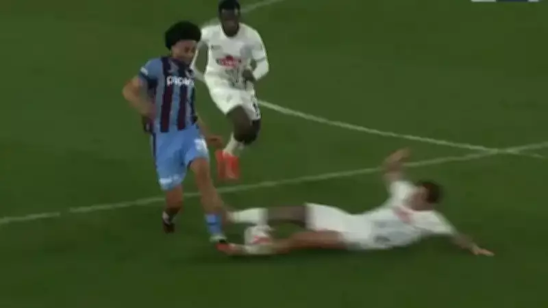 Trabzonspor, Rizespor'u 1-0 Mağlup Etti; Hakem Kararı Tartışma Yarattı
