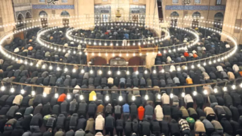 Türkiye'de Ramazan Bayramı Coşkusu: Camiler Doldu Taştı, Gelenekler Yaşatıldı