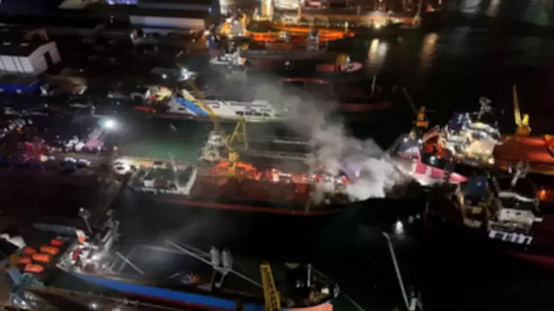 Tuzla'da Kuru Yük Gemisinde Çıkan Yangın Büyüyor: İtfaiye Seferber Oldu