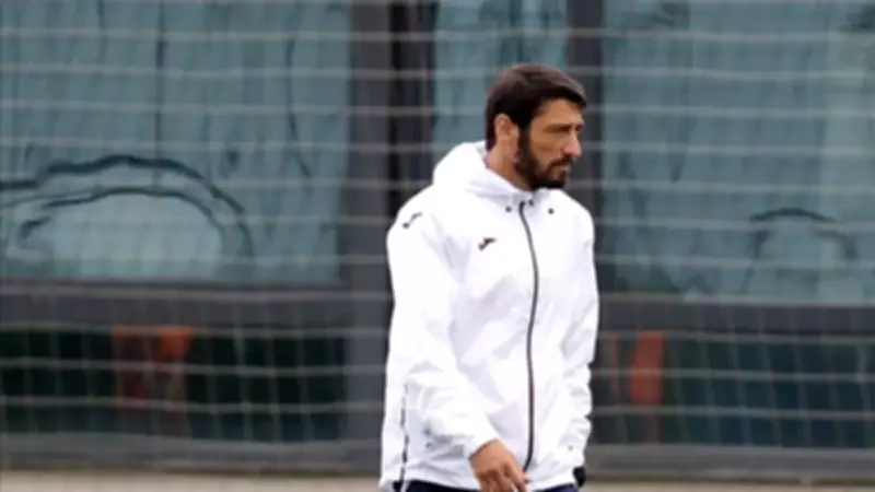 U21 Milli Takım Teknik Direktörü Egemen Korkmaz Hastaneye Kaldırıldı, Maç Durduruldu