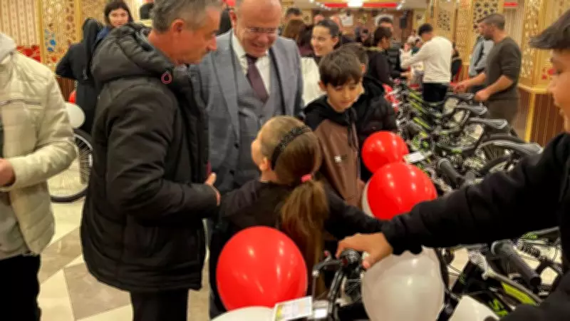 Uzunköprü'de 30 Yetim ve Öksüz Çocuğa Bisiklet Hediye Edildi