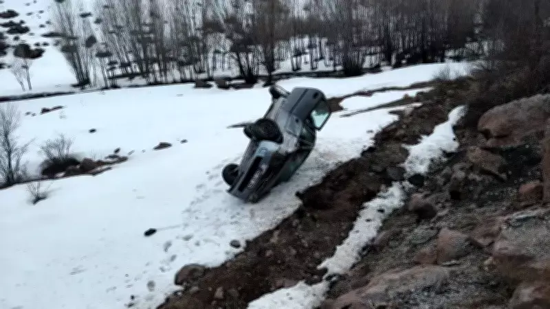 Van'da Otomobilin Şarampole Devrilmesi Sonucu Üç Kişi Yaralandı