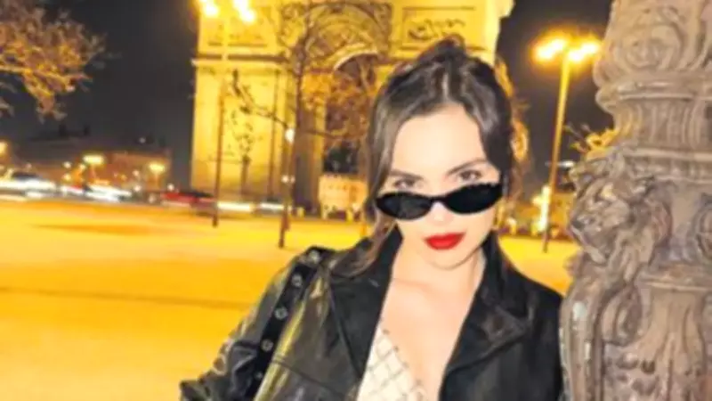 Yağmur Tanrısevsin Paris Moda Haftası'nda Defileleri İzleyip Şehri Keşfetti