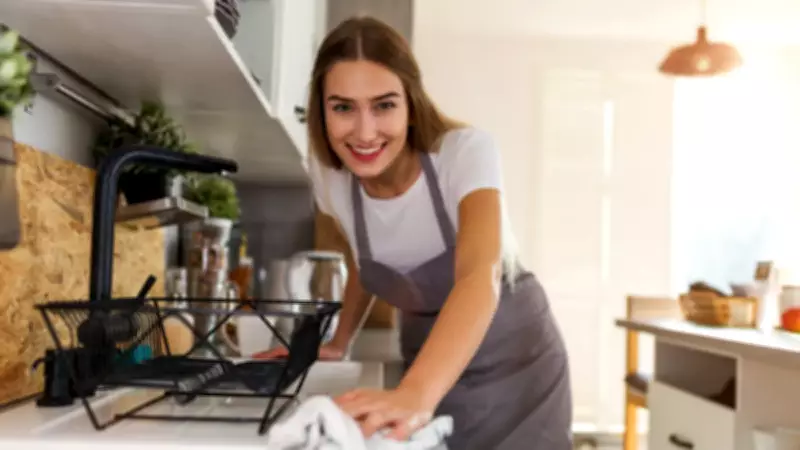 Yemek Yaparken Tezgahı Silenler Dikkat! Bilim İnsanlarından Şaşırtan Açıklama