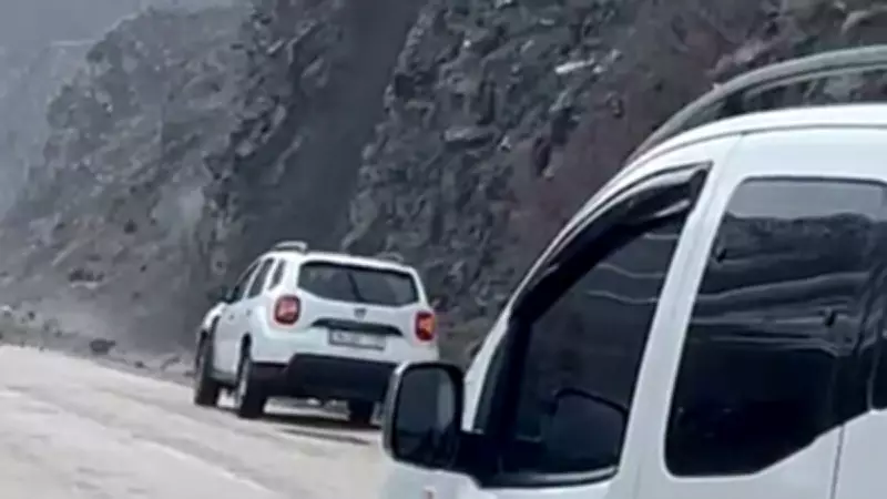 Yüksekova-Van Yolunda Heyelan: Sürücüler Son Anda Ölümden Döndü