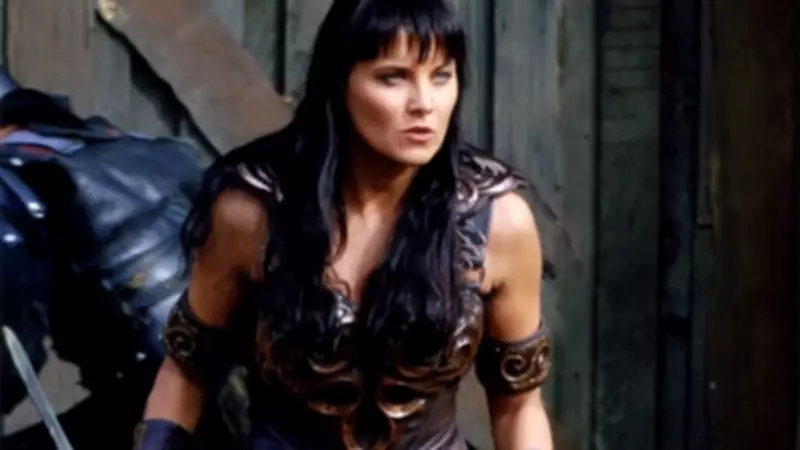 Zeyna Efsanesi Lucy Lawless, 57 Yaşında Yıllara Meydan Okuyor!