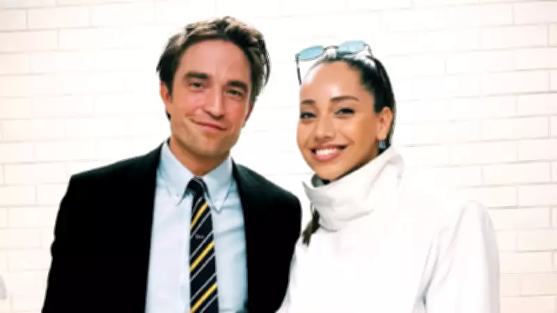 Özge Özacar, Robert Pattinson ile Londra'da Buluştu