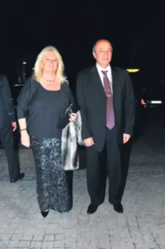 Özilhan Ailesi Torun Çocuğu Bekliyor, Ünlülerin Aşk ve İş Haberleri