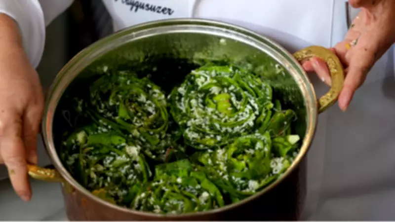 İzmir Mutfağının Bahar Lezzeti: Zeytinyağlı Enginar Dolması Tarifi