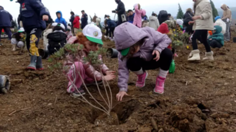İzmir'de 100 Bin Fidan Toprakla Buluştu: Orman Haftası'nda Büyük Ağaçlandırma