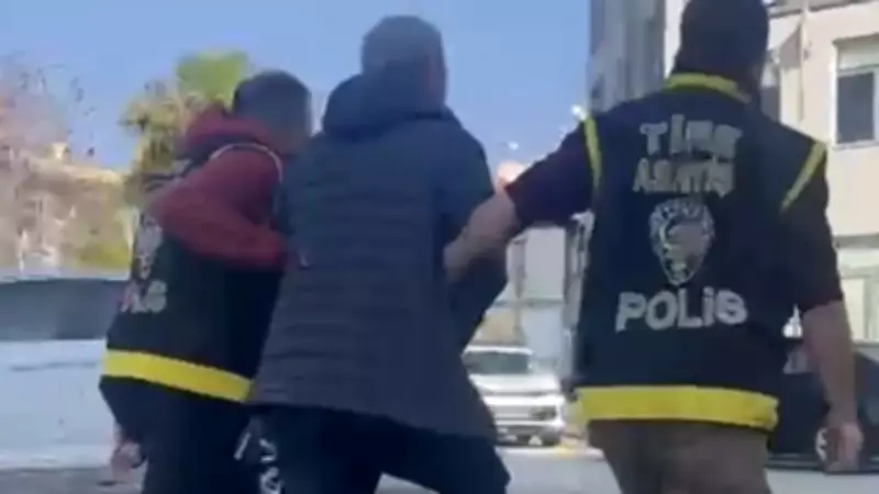 İzmir'de 15 Yıldır Aranan Şüpheli Sahte Kimlikle Yakalandı