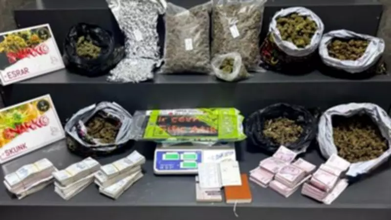 İzmir'de Büyük Narkotik Operasyonu: 10 Şüpheli Tutuklandı, Uyuşturucu ve Silahlar Ele Geçirildi