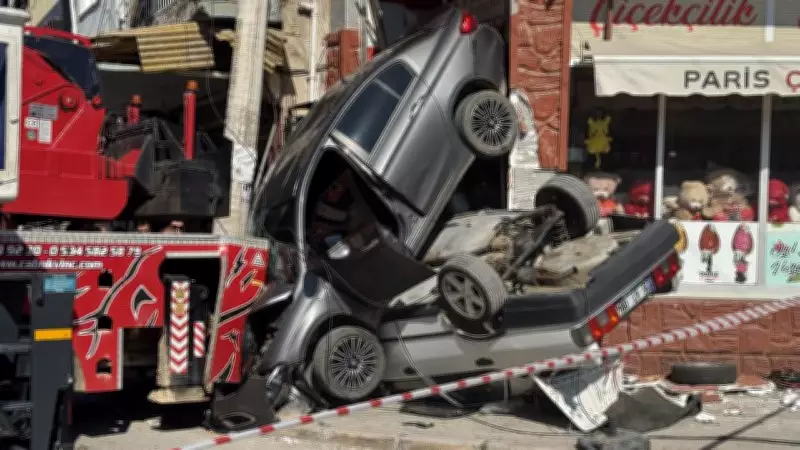 İzmir'de Freni Boşalan Vinç Araçları Sürükledi: Facia Kıl Payı Atlatıldı