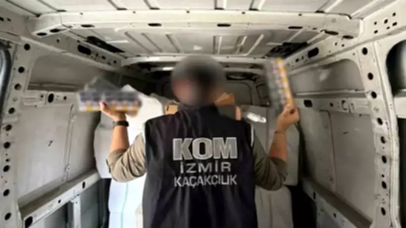 İzmir'de Kaçak Tütün Operasyonu: 44 Bin Paket Sigara ve Silahlar Ele Geçirildi