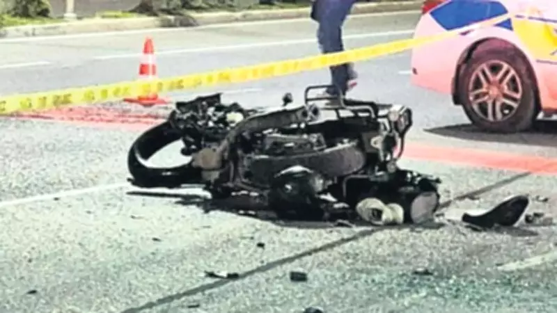 İzmir'de Kavşakta Motosiklet-Otomobil Çarpışması: 1 Kişi Hayatını Kaybetti