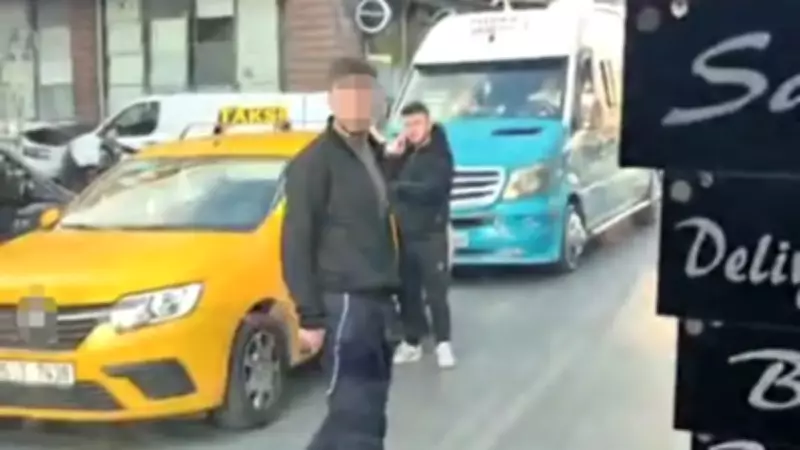 İzmir'de Minibüste Taciz İddiası Bıçaklı Krize Dönüştü, Anlar Kamerada