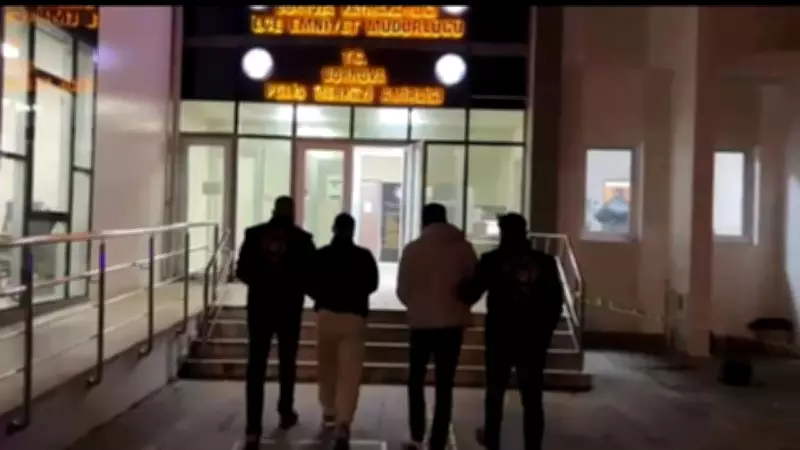 İzmir'de Polis Kılığında Gasp: 2 Kişi Yaralandı, 550 Bin Lira Çalındı, 2 Tutuklama