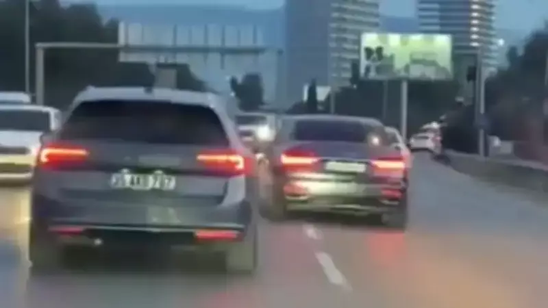 İzmir'de Tehlikeli Makas Atan Sürücüye 90 Bin Lira Ceza ve Ehliyetine El Konuldu