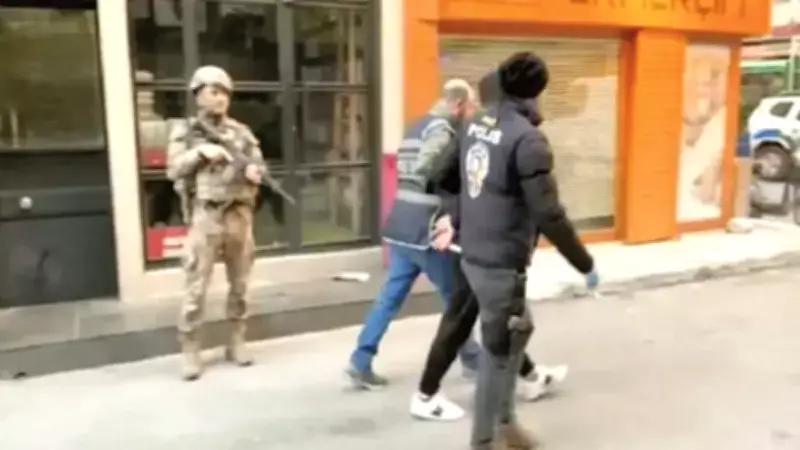 İzmir'de TOKİ Dolandırıcılığı Çetesi Çökertildi: Sahte Sitelerle 1 Milyon TL'lik Vurgun