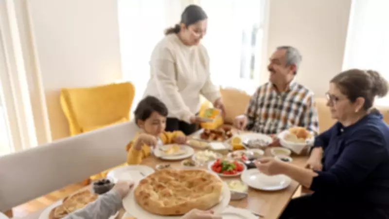 İzmir'in Anne Usulü İftar Lezzetleri: Ege Rüzgarları Sofranızda Esecek