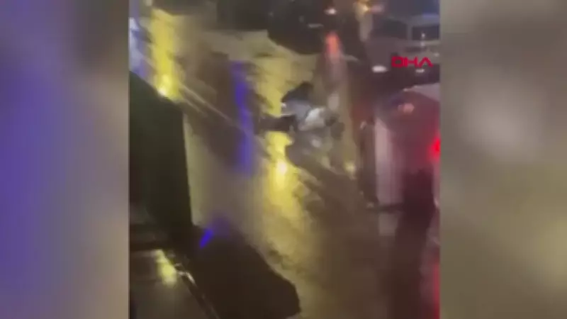 İzmit'te Sokak Ortasında Tekmeli Yumruklu Kavga: Anlar Cep Telefonu Kamerasında