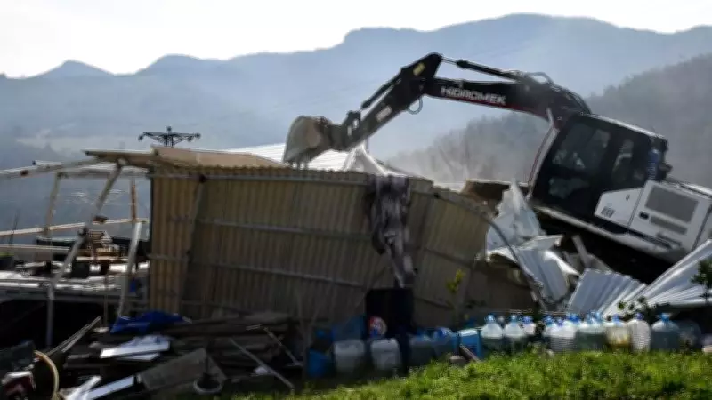 İznik'te Tarım Arazileri Korunuyor: Kaçak Yapılar Belediye Ekipleri Tarafından Yıkıldı