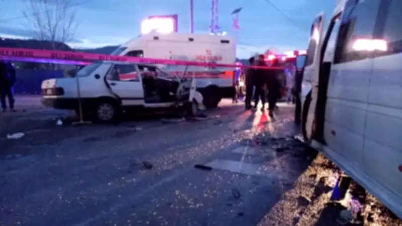 Zonguldak'ta İşçi Servisi Minibüsü ile Otomobil Çarpıştı: 1 Ölü, 6 Yaralı