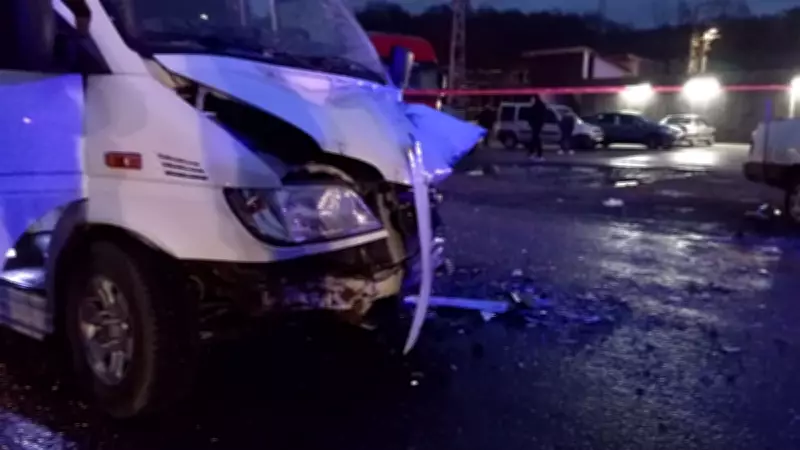 Zonguldak'ta Servis Minibüsü ile Otomobil Çarpıştı: 7 Kişi Yaralandı