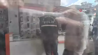 Adana'da Kasklı Motosikletli, Cep Telefonu Bayisi Sahibini Başından Vurarak Öldürdü