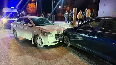 Afyonkarahisar'da Telefonla Konuşan Yaya Kazadan Son Anda Kurtuldu