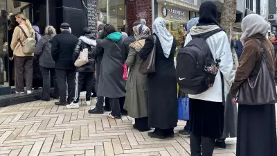 Altın Fiyatlarındaki Düşüş Kuyumculara Akın Ettirdi, Kocaeli'de Uzun Kuyruklar Oluştu