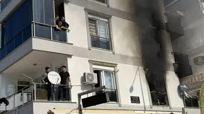 Antalya'da Apartman Yangını: Mahsur Kalanlar Merdiven ve İtfaiye ile Kurtarıldı