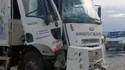 Antalya'da Belediye Araçları Çarpıştı: 7 Kişi Yaralandı