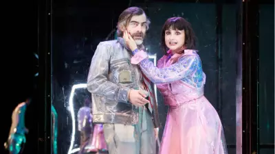 Bakırköy Belediye Tiyatroları'nın 'Çirkin'i İki Önemli Ödülle Taçlandı