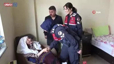 Bayburt'ta Jandarma Huzurevinde Sürpriz Ziyaretle Yaşlıların Yüzünü Güldürdü