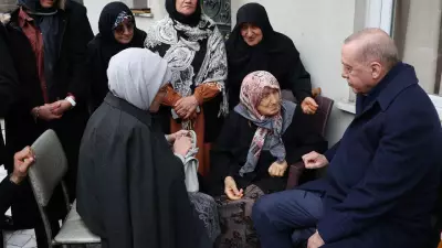 Cumhurbaşkanı Erdoğan, Rize'de Komşularıyla Bayramlaşma Geleneğini Sürdürdü