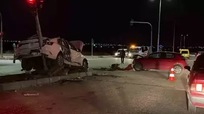 Diyarbakır'da İki Araç Çarpıştı: 3 Kişi Hafif Yaralandı